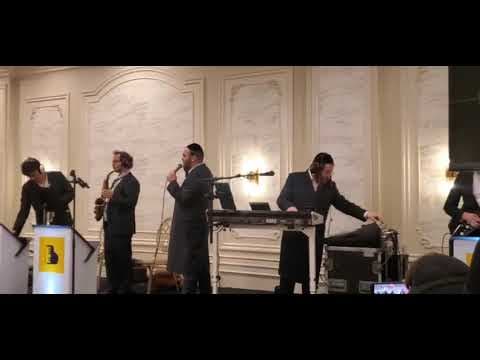 חיים בראון עם אברומי ברקו בחתונה
