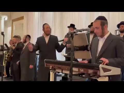 Nuchem Weinberger 🎹 Avrum Mordche Schwartz, Motty Rosenfeld, Baruch Tzvi Drezner 🎤 Shira Choir